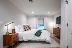 1 bedroom - The Square Unit 4, Cozy 1 BR by VelvetDitchVillas (Oxford)