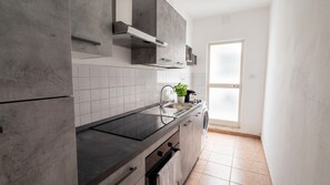 Kühlschrank, Ofen, Herdplatte, Geschirrspüler