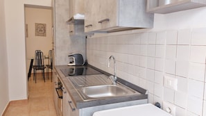 Kühlschrank, Ofen, Herdplatte, Geschirrspüler