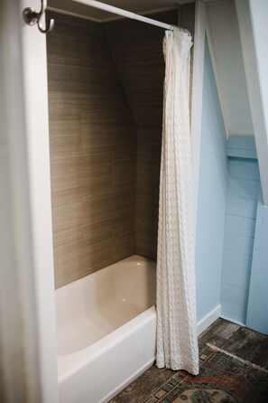 Doccia, asciugacapelli, asciugamani, sapone