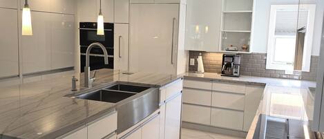 Micro-ondes, four, plaque de cuisson, lave-vaisselle