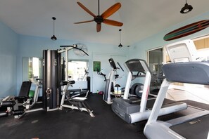 Condo, Plusieurs lits (Kona Sea Ridge#A4) | Centre dâentraĂźnement physique