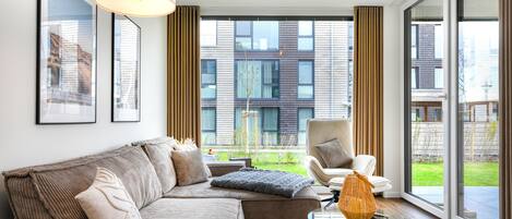 Televisor, llibres i estèreo