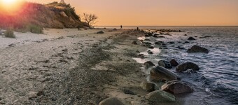 In the KĂŒstenleuchten vacation apartment, you live right by the sea - with pr