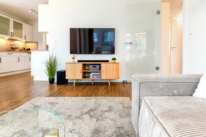 Télévision, livres, chaîne hi-fi