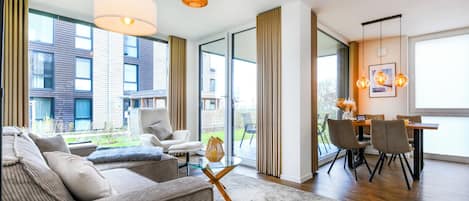 Télévision, livres, chaîne hi-fi