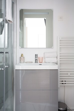 Bathroom - Maison Geranium (Paris)