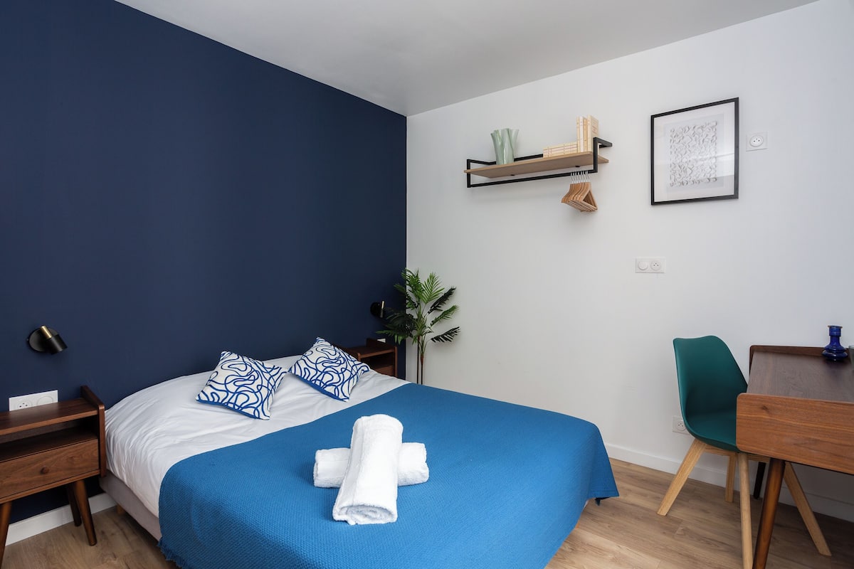 Double Room (Blue) | Free WiFi