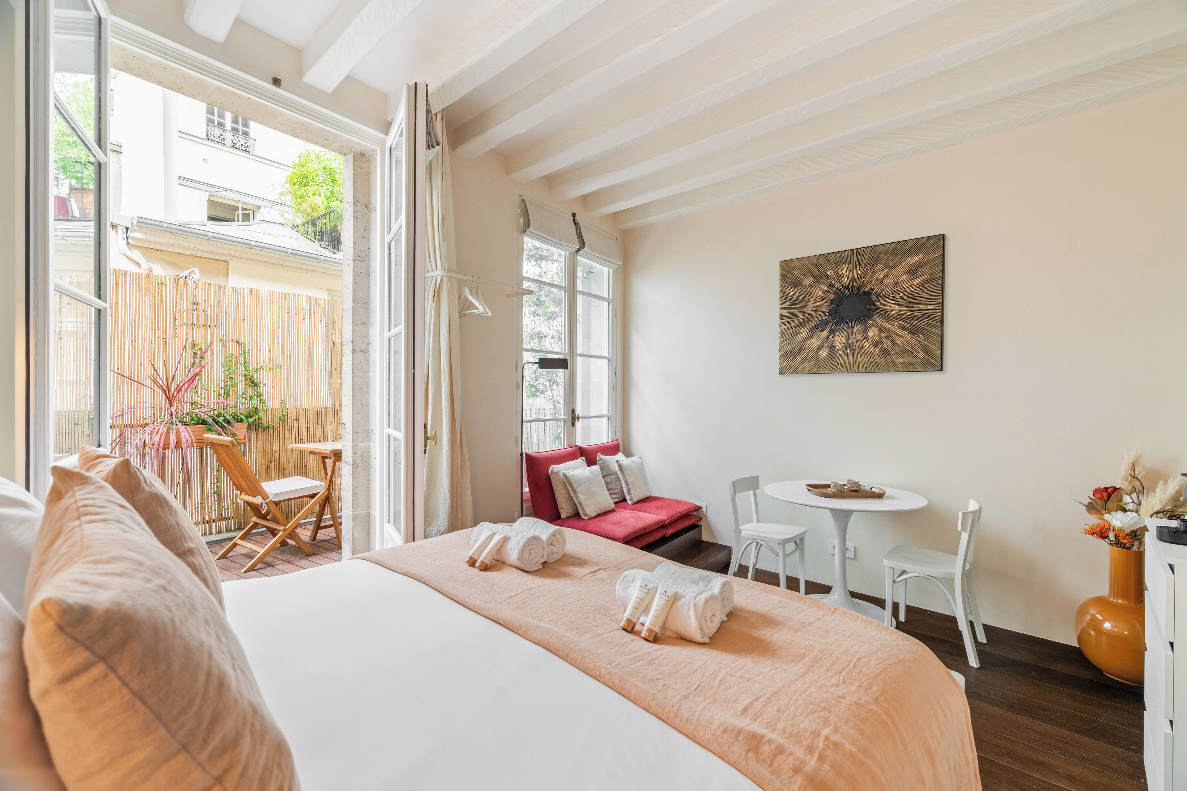 Deluxe-Studio, Blick auf den Innenhof | Bügeleisen/Bügelbrett, Reisekinderbett, kostenloses WLAN, Bettwäsche