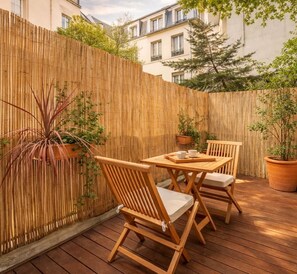 Exterior - 1538 Visconti (Paris)