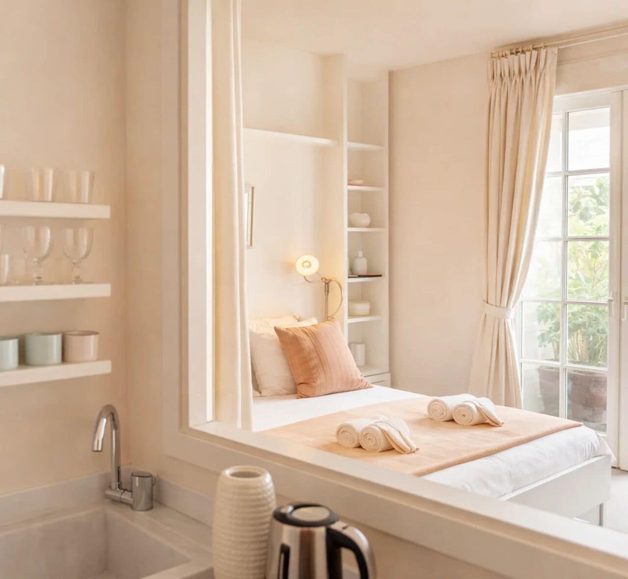 Deluxe-Studio, Blick auf den Innenhof | Eigene Küche | Espressomaschine, Wasserkocher, Toaster, Gefrierschrank