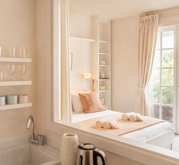 Studio – deluxe, bakgårdsutsikt | Eget kjøkken | Espressomaskin, vannkoker, brødrister og fryser