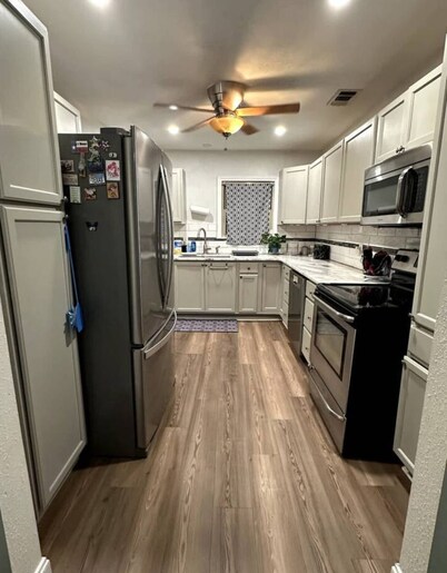 3-bedroom house in Delightful Del Rio, Texas with WiFi , AC. Come take a look.