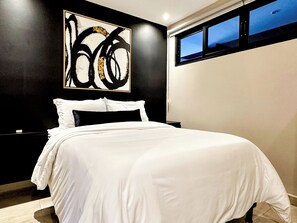 3 habitaciones, tabla de planchar con plancha, wifi y ropa de cama