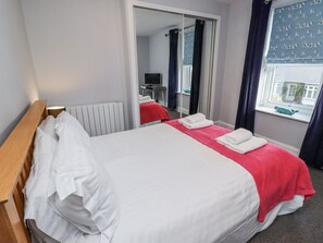 Cottage | 2 bedrooms, individually decorated, individually furnished, free WiFi - Kennie Cottage (Seahouses)