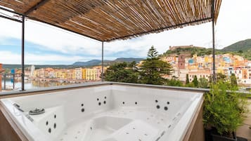 Quarto superluxo, vista para o rio | Terraço/pátio