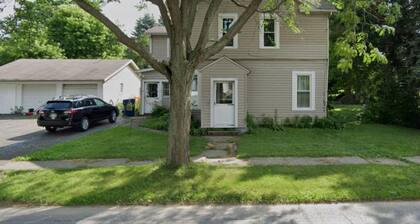 Charming 2-bedroom efficiency apartment with WiFi, AC in welcoming Girard PA.
