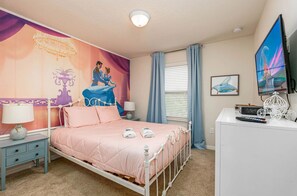 5 bedrooms, iron/ironing board, WiFi (free), bed sheets