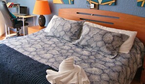 1 slaapkamer, een strijkplank/strijkijzer, wifi, beddengoed