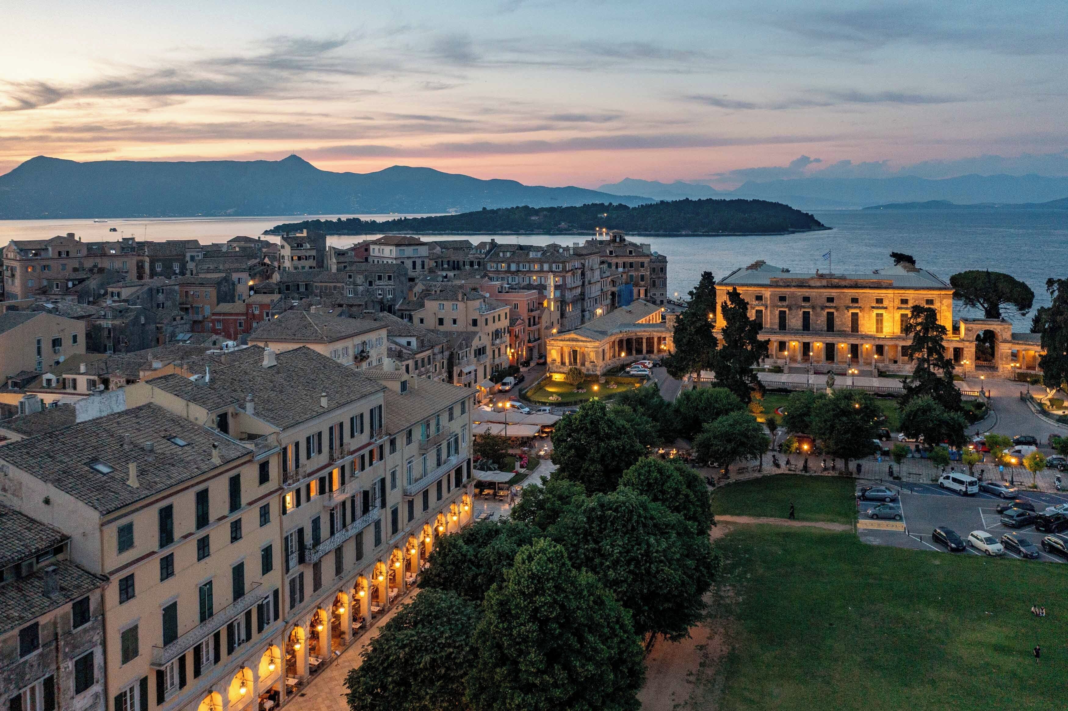 A coastal town with historic buildings, a central square, and a large building with columns.