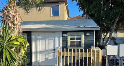 River front Cozy studio with WiFi and AC in enjoyable Melbourne with pool/hottub