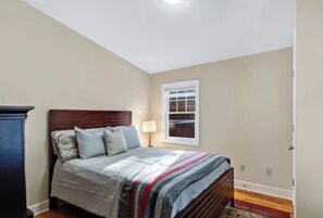 2 bedrooms, WiFi - Elevate your Escape (Lake George)