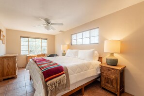 3 bedrooms, desk, free WiFi, bed sheets - Desert Oasis with Pool & Private Guest Studio – Your Tucson Escape Awaits! (Tucson)