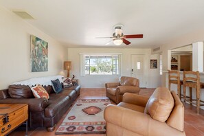 Smart TV - Desert Oasis with Pool & Private Guest Studio – Your Tucson Escape Awaits! (Tucson)