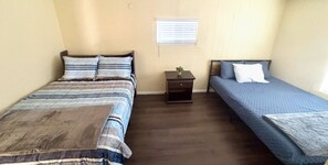 2 Schlafzimmer, Bügeleisen/Bügelbrett, kostenloses WLAN, Bettwäsche