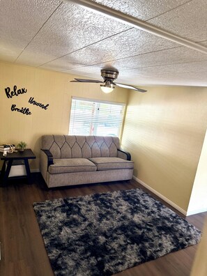 Smart TV - 2-bedroom house in amazing Las Vegas with WiFi, AC (Las Vegas)