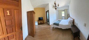 3 bedrooms, WiFi, bed sheets - Double suite room, Tiradentes MG season (Tiradentes)