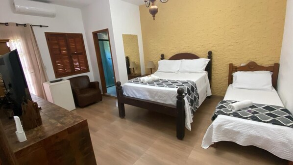 3 bedrooms, WiFi, bed sheets - Double suite room, Tiradentes MG season (Tiradentes)