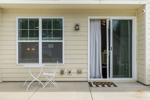 Exterior detail - 3BR KING Home in CLT, 5 min to Uptown, quiet neighborhood (Charlotte)