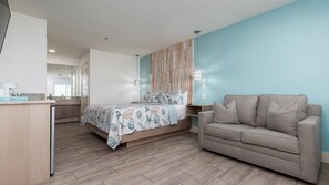 Deluxe Room, 1 King Bed with Sofa bed, Ground Floor - Bluff's Landing Lodge (Corpus Christi)