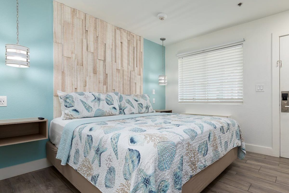 Standard Room, 1 King Bed