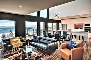 TV, fireplace, stereo
