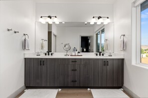 Dutxa, assecador de cabells, tovalloles i sabó 