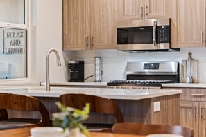 冰箱、微波炉、烤箱、炉灶