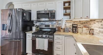 Pristine Placita- Enjoy a Spa-Like Oasis w/ Pool & Views