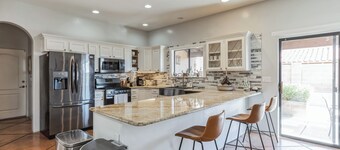 Pristine Placita- Enjoy a Spa-Like Oasis w/ Pool & Views