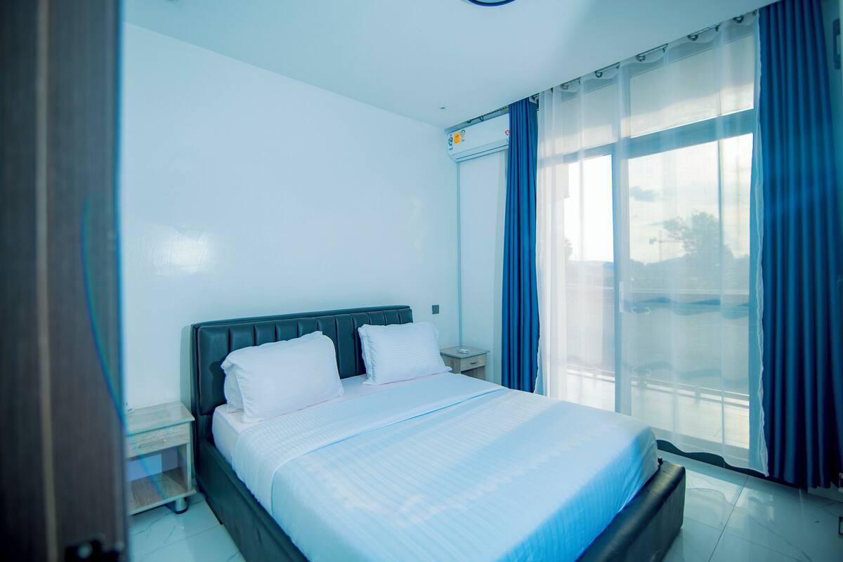 Single Room | Meja, ruang kerja komputer riba, kalis bunyi, seterika/papan seterika 