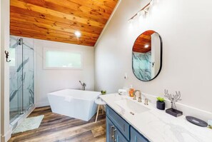 Towels, soap, shampoo, toilet paper - Modern Mountain Retreat : Blue Ridge Cabin w/ Hot Tub (Blue Ridge)