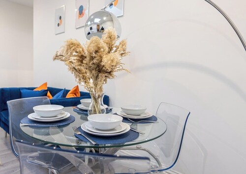 Chic City Apartment in Wallington