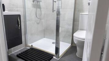 Apartment | Bathroom | Shower, towels, toilet paper