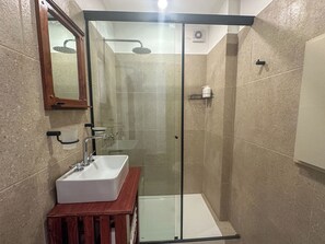 Studio | Bathroom