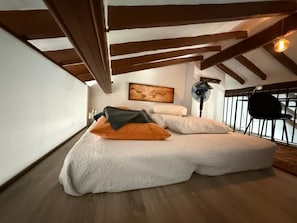 2 室のベッドルーム、アイロン / アイロン台、WiFi (無料)、ベッドシーツ