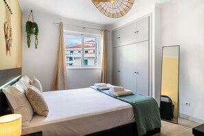 2 bedrooms, iron/ironing board, Internet, bed sheets