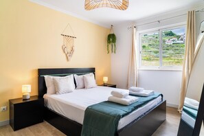 2 bedrooms, iron/ironing board, Internet, bed sheets