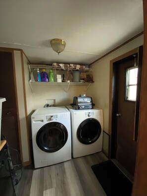 Interior - Charming 3bedroom home with AC, WiFi in PRIVATE subdivision of manufactured home (Larsen)