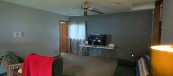 Charming 3bedroom home with AC, WiFi in PRIVATE subdivision of manufactured home